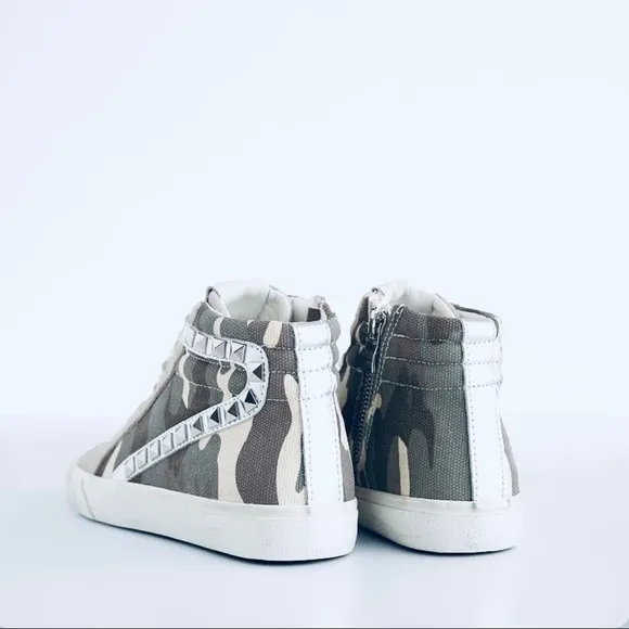 Steve Madden Women’s Tracey Hi Top Camo Sneakers Size 9 NEW