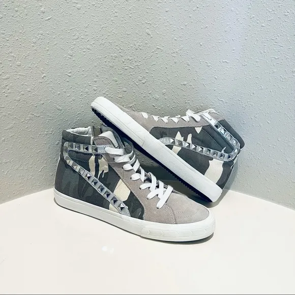 Steve Madden Women’s Tracey Hi Top Camo Sneakers Size 9 NEW