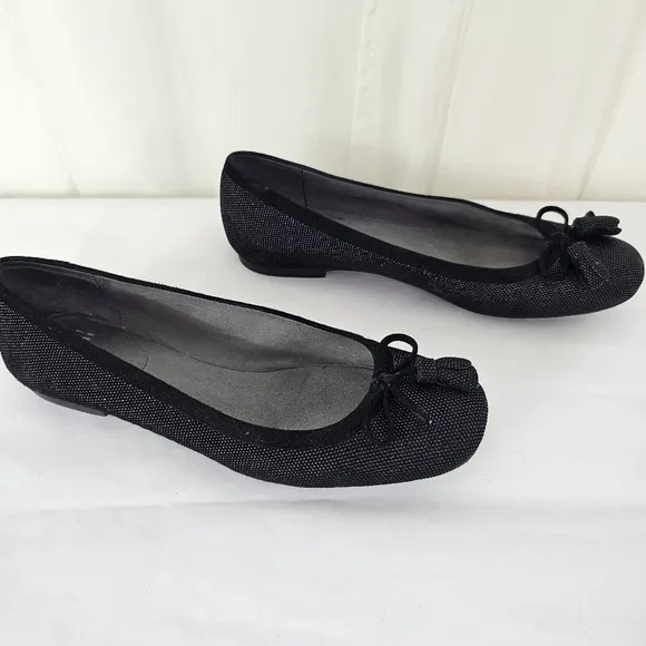 Stuart Weitzman Black Ballet Flats Textured Bow Tassel Size 7.5