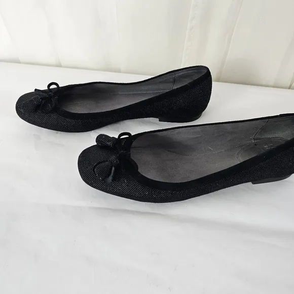 Stuart Weitzman Black Ballet Flats Textured Bow Tassel Size 7.5