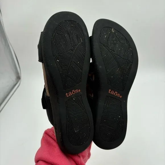 Taos Women’s 7 Black Leather Double U Strappy Sandals