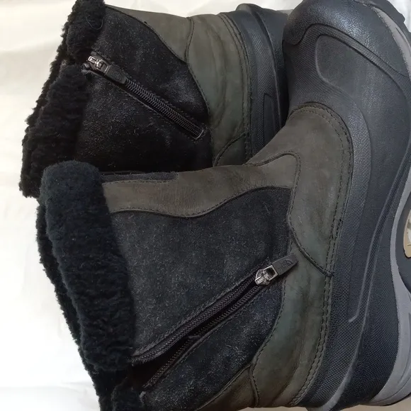 The North Face Women's Size 11 Primaloft Insulated Waterproof Winter Boots
