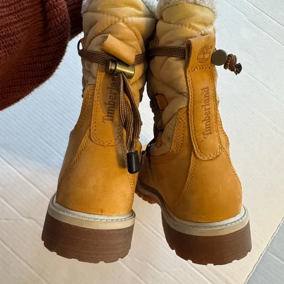 Timberland Tan Quilted Sherpa Lined Waterproof Leather Boots Womens 7 (Kids 5)
