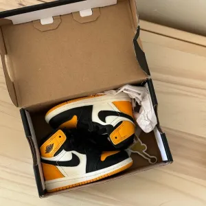 Toddler High-Top Sneakers in Black and Yellow