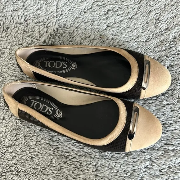 TOD'S suede ballet flats size 5.5 US womens EU 35.5 cream brown