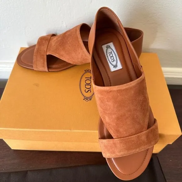 Tod's soft  leather upper/leather lining stylish flat sandal size EU37 /US7