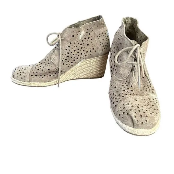 Toms Moroccan Taupe Suede Cutout Eyelets Lace Up Espadrille Wedge Heel Size 9