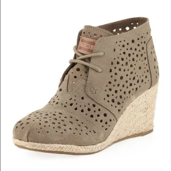 Toms Moroccan Taupe Suede Cutout Eyelets Lace Up Espadrille Wedge Heel Size 9