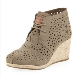 Toms Moroccan Taupe Suede Cutout Eyelets Lace Up Espadrille Wedge Heel Size 9