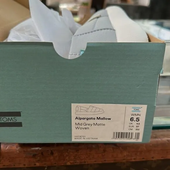 Toms Women's Camping &amp; Trekking Espadrilles Size 6.5 Mid Grey Matte NEW in Box