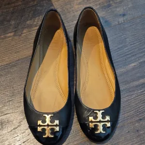 Tory Burch Black Ballet Flats Sz 5