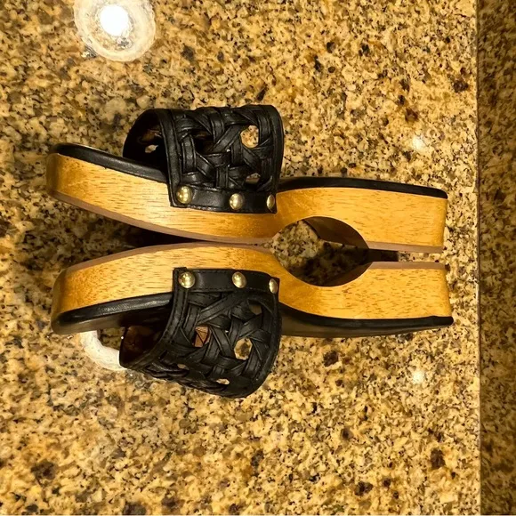 Tory Burch Black Leather Basketweave Clogs Sandals Wooden Sole Size 9