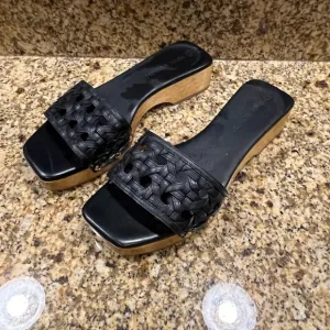 Tory Burch Black Leather Basketweave Clogs Sandals Wooden Sole Size 9