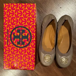 Tory Burch French Gray Caroline Ballet Flats - Size 10