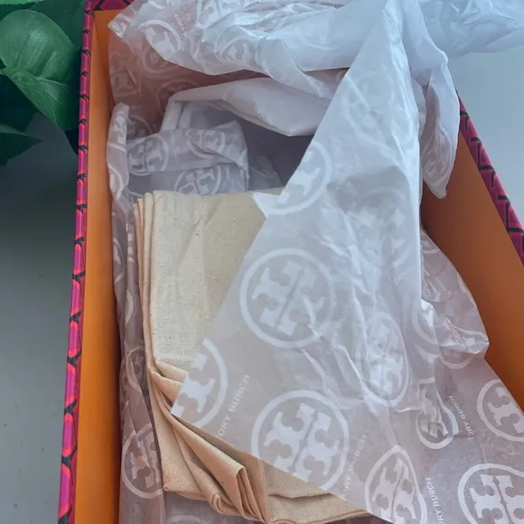 Tory Burch Georgia Pointed Toe Flats Size: 8.5
