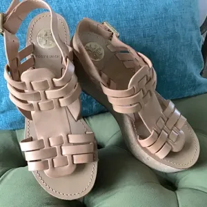 Tory Burch “Leslie” Natural Tan Leather Platform Sandals 7/37 Like New!
