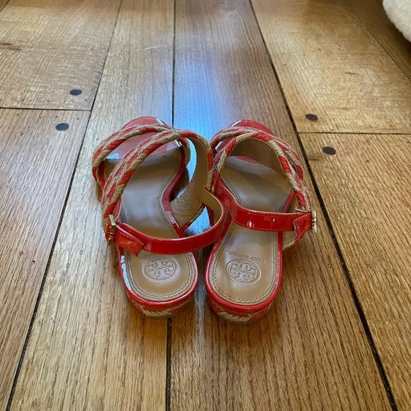 Tory Burch Lola Flat Sandals size 9.5