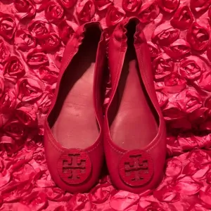 Tory Burch Minnie Leather Ballet Flats fuc…