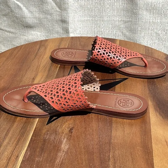 Tory Burch Roselle Daisy Sandals Perforated Thong Flat Size 6.5