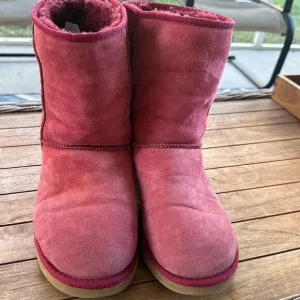 UGG CLASSIC KNOT DIVA PINK BAILEY BOOT 12