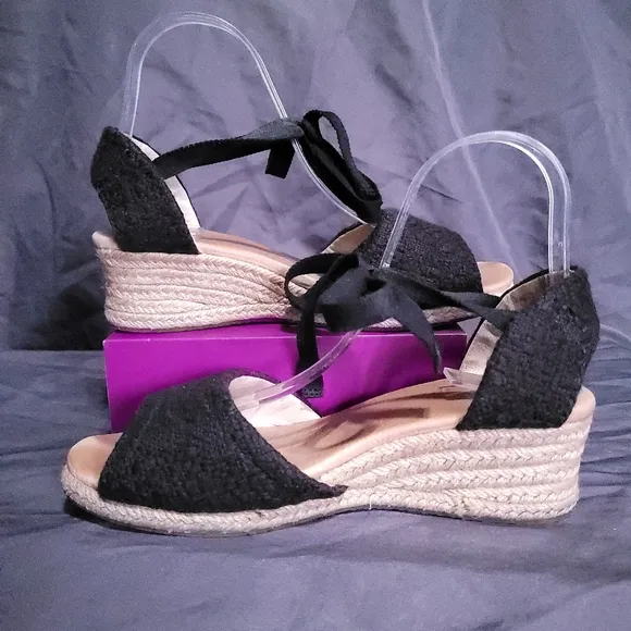 UGG Espadrilles Sandals Wedge Woman’s Delmar Size 7 Black Bow Tie
