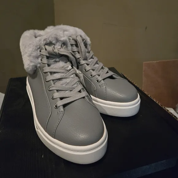 Ugg Grey Boots Ankle Booties Fur Lined Koolaburra NEW 6 Flat Low Heel Shoes Gray