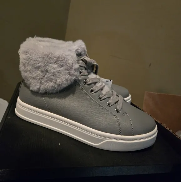 Ugg Grey Boots Ankle Booties Fur Lined Koolaburra NEW 6 Flat Low Heel Shoes Gray