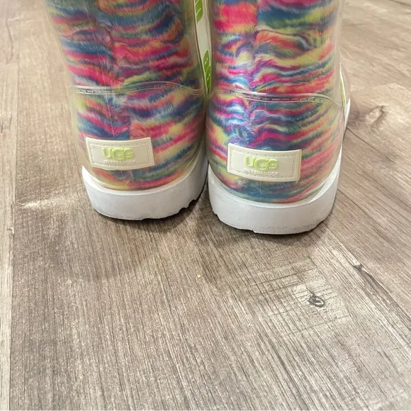 UGG KID CLASSIC CLEAR MINI II BOOT SIZE 6 MULTI COLOR PINK WATERPROOF WOOL LINED