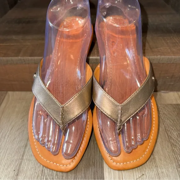 UGG Metallic Bronze Leather Thong Sandals Flip Flops Flat Orange Sole Size 7