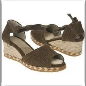 Ugg size 8 shoes sandals espadrilles tie ankle sherpa platform preowned