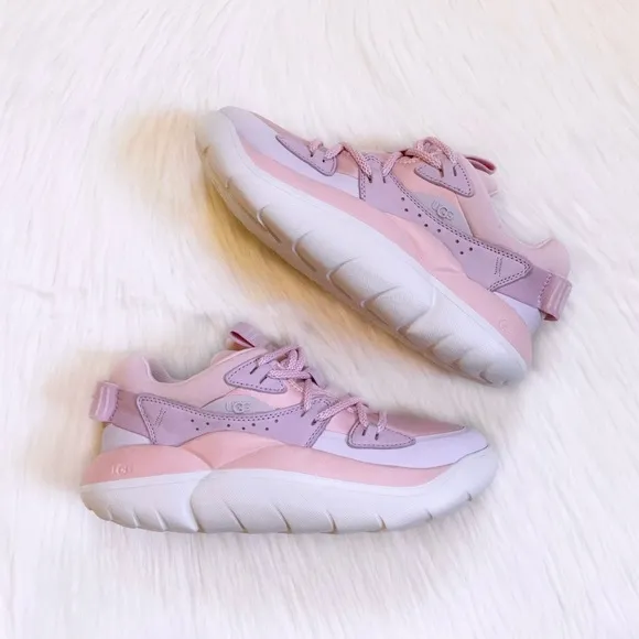 UGG Women’s LA Cloud Lace Sneakers