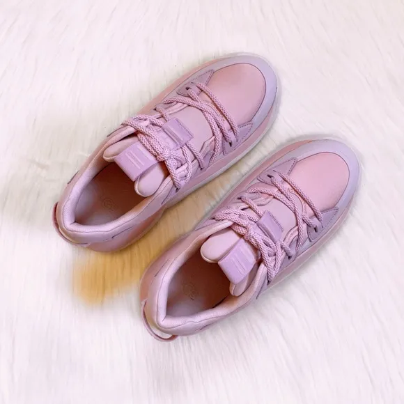 UGG Women’s LA Cloud Lace Sneakers