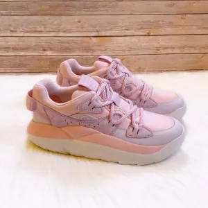 UGG Women’s LA Cloud Lace Sneakers