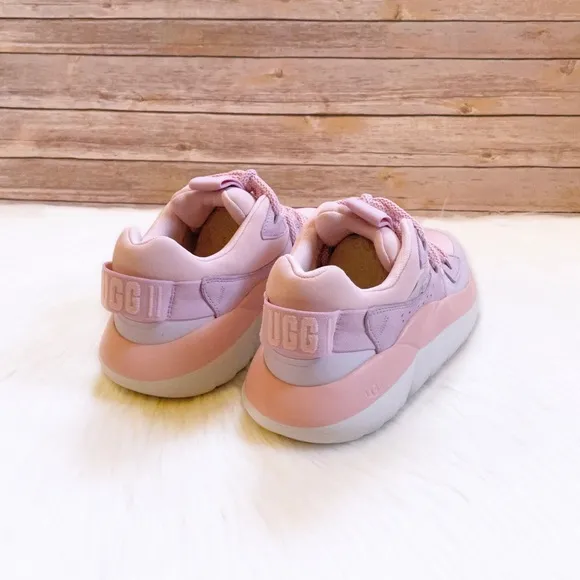 UGG Women’s LA Cloud Lace Sneakers