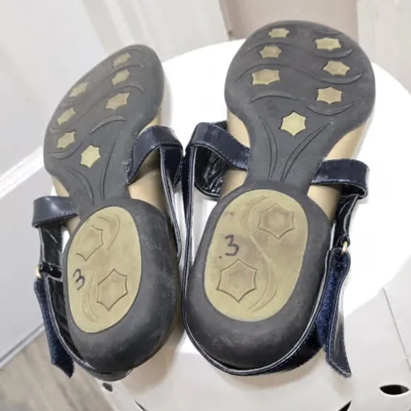 VanEli Black Slingback Flat Sandals Size 🌴