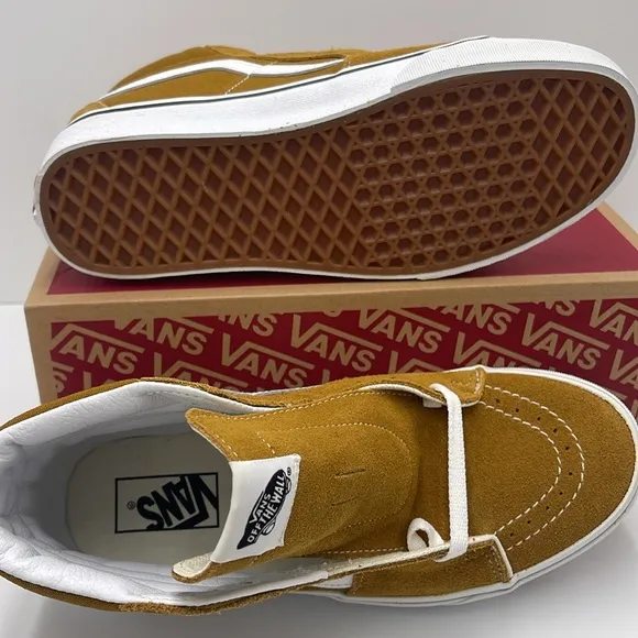 Vans Men’s High-Top Sneakers in Mustard White Sk8-HiColor Theory Golden Brown