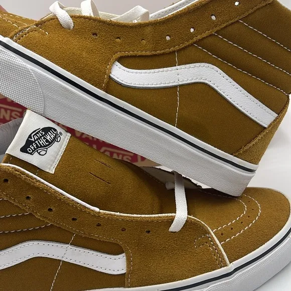 Vans Men’s High-Top Sneakers in Mustard White Sk8-HiColor Theory Golden Brown
