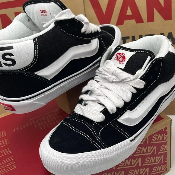 Vans Men’s Knu Mid Black/True WhiteVN000CQ96BT Sneakers