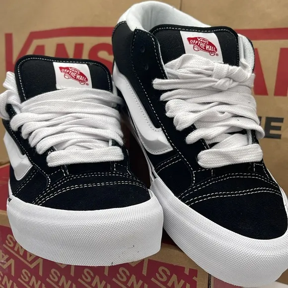 Vans Men’s Knu Mid Black/True WhiteVN000CQ96BT Sneakers