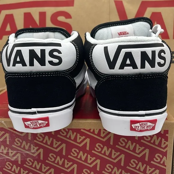 Vans Men’s Knu Mid Black/True WhiteVN000CQ96BT Sneakers