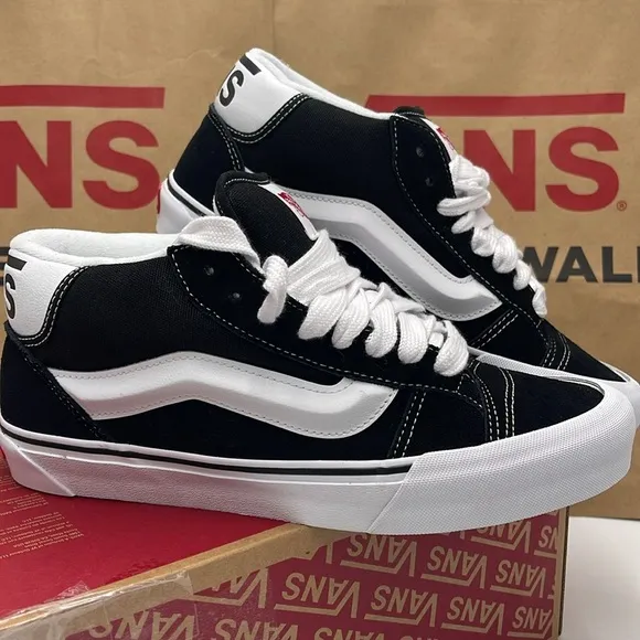 Vans Men’s Knu Mid Black/True WhiteVN000CQ96BT Sneakers