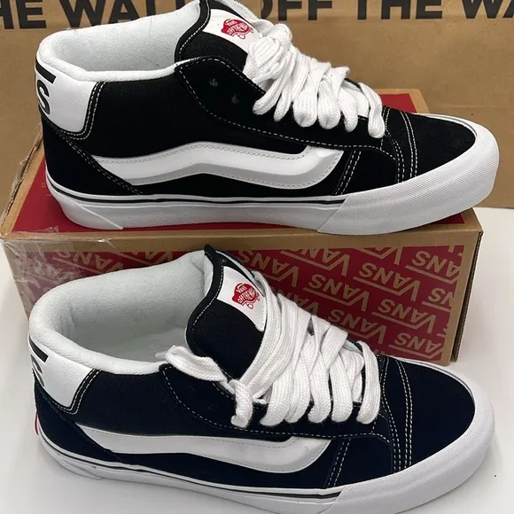 Vans Men’s Knu Mid Black/True WhiteVN000CQ96BT Sneakers