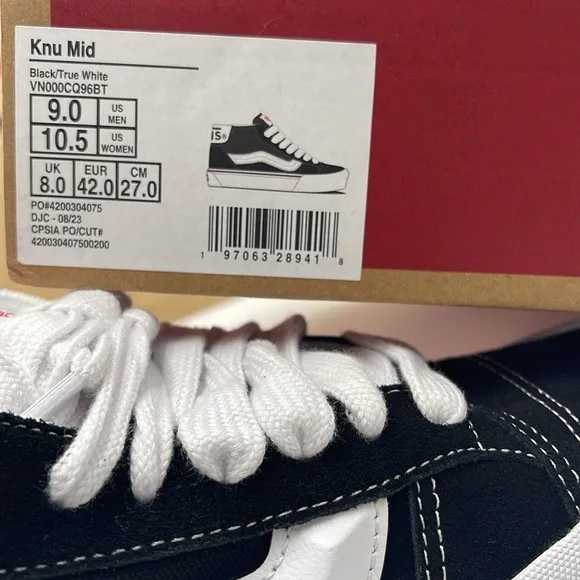 Vans Men’s Knu Mid Black/True WhiteVN000CQ96BT Sneakers
