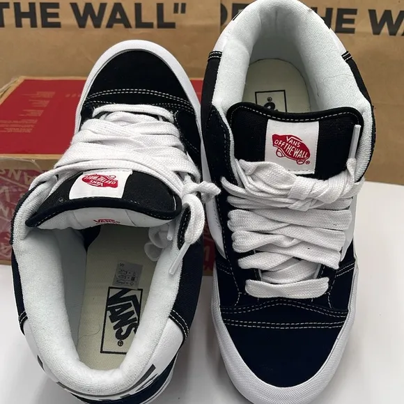 Vans Men’s Knu Mid Black/True WhiteVN000CQ96BT Sneakers