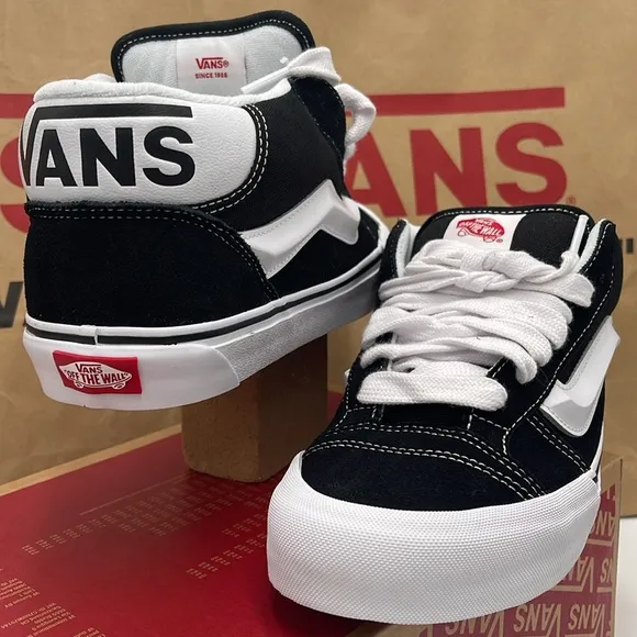 Vans Men’s Knu Mid Black/True WhiteVN000CQ96BT Sneakers