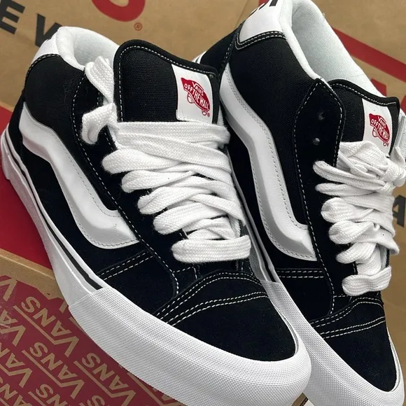 Vans Men’s Knu Mid Black/True WhiteVN000CQ96BT Sneakers