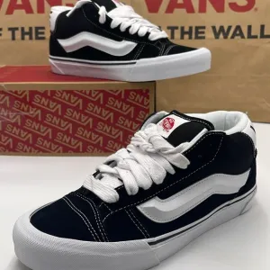 Vans Men’s Knu Mid Black/True WhiteVN000CQ96BT Sneakers