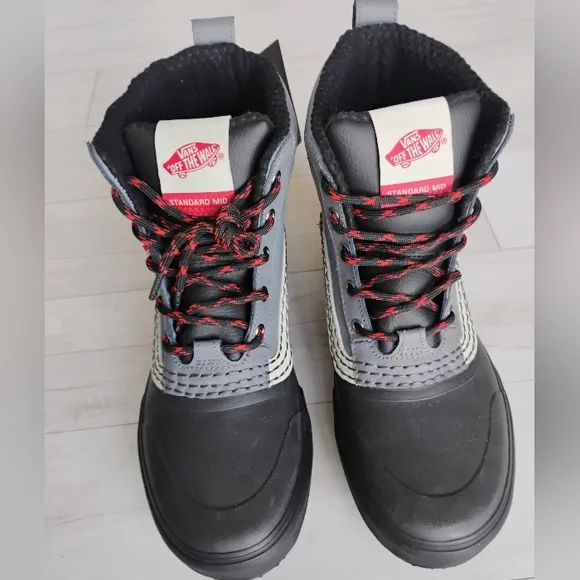 VANS NEW Standard Mid Snow MTE Boots