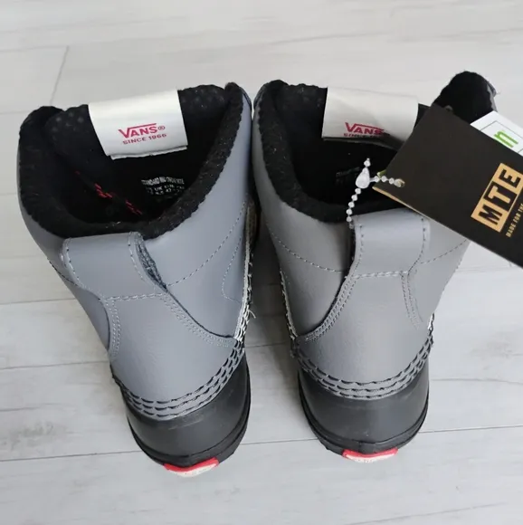 VANS NEW Standard Mid Snow MTE Boots