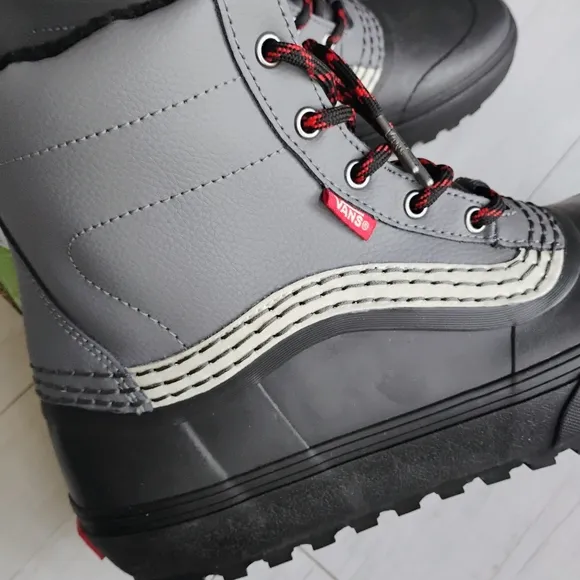 VANS NEW Standard Mid Snow MTE Boots